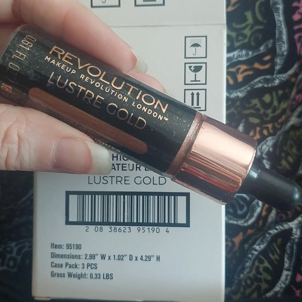 New makeup revolution liquid‎ highlighter Lustre Gold